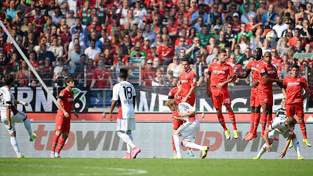 calhanoglu-bayer-leverkusen-free-kick.jpg